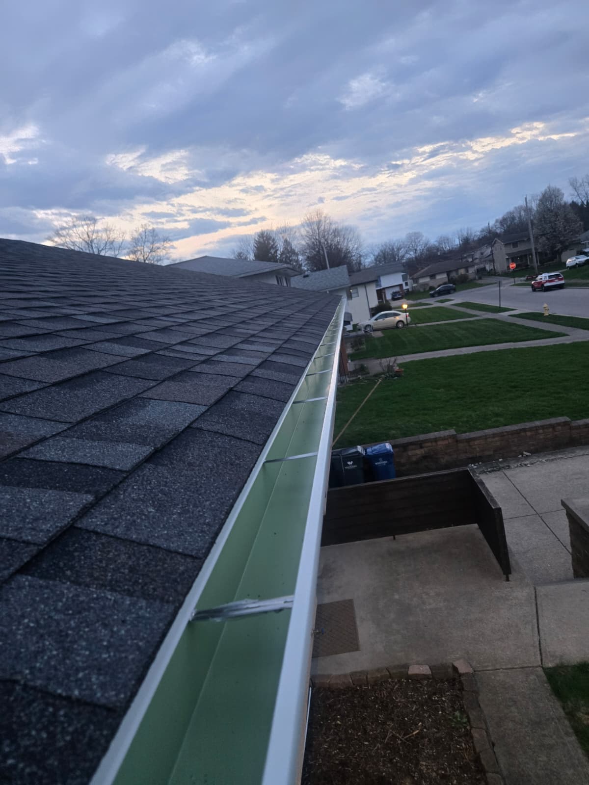 Seamless gutter installation